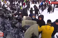 В Екатеринбурге участников акции в поддержку Навального приговорили к реальным срокам