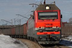 Около Екатеринбурга поезд насмерть сбил мужчину, который решил заняться спортивной ходьбой на путях