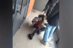 В Екатеринбурге толпа подростков избила девочку