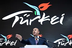 Глава МИД Турции анонсировал въезд россиян в страну без загранпаспортов