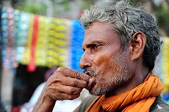 Грузовик с 2,5 т насвая задержали в Тюменской области на границе с Казахстаном