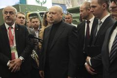 Турчинов анонсировал блокировку российских телеканалов в Донбассе
