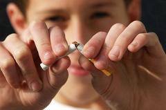 Депутат Госдумы предложил полностью запретить продажу сигарет