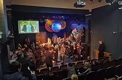 «Пусть всегда будет солнце». Тысячи людей пришли в Екатеринбурге проститься с Николаем Колядой