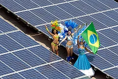 Уборщица из Бразилии стала звездой сети благодаря модельной внешности