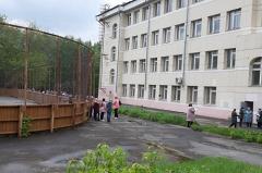В школу Екатеринбурга ворвался неадекватный мужчина