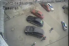 Избитый безопасниками УК на Уралмаше жилец предоставил раскадровку нападения