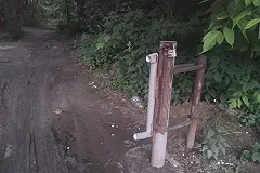 Неизвестные срезали шлагбаум, запрещавший вьезд автомашин на Шарташ