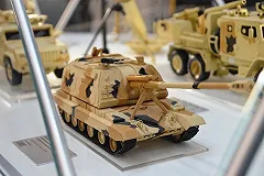 Через Екатеринбург продолжают поездами перебрасывать военную технику