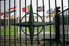 Заявление главы разведки Франции в Госдуме сравнили с «ушатом холодной воды»