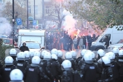 Российское посольство в Варшаве закидали камнями