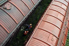 Два вагона с пассажирами отцепились от электрички из-за хулиганства