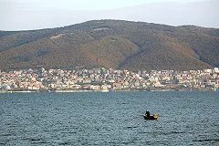 В Болгарии россиянка выпрыгнула с пятого этажа с трехлетней дочкой на руках