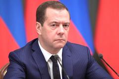 Медведев назвал новые санкции США «антироссийской агонией»