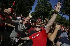 Поведение европейских фанатов Лиги Чемпионов шокировало жителей Киева