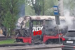 В Екатеринбурге находу полностью сгорел трамвай до Академического