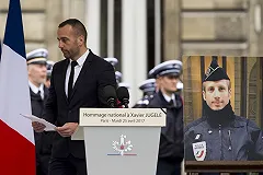 Француз заключил брак с убитым в перестрелке на Елисейских полях полицейским