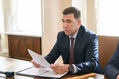 Куйвашев пообещал поощрить пожарных десантников, которые прятались от огня в реке