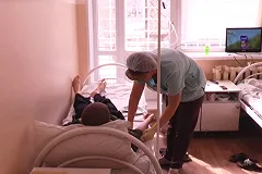 Сломавший шею в машине полиции тагильчанин приходил в психбольницу, чтобы лечь в наркологию