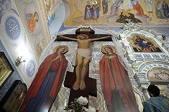 Екатеринбург вновь заклеймили из-за конкурсного плаката с крестом и плащаницей