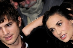 Эштон Катчер и Деми Мур официально развелись