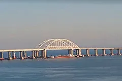 Ещё два судна ВМС Украины следуют к Керченскому проливу