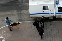 Появилось видео задержания подозреваемого в убийстве девушек на Уктусе