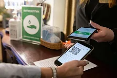 «Напал, бил головой, ругался»: как противники QR-кодов устраивают конфликты в екатеринбургских ТЦ