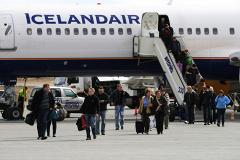 Молния проделала дыру в летевшем из Исландии в США Boeing