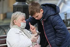 Главный инфекционист России назвал «неэффективным» и «избыточным» ношение перчаток