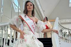 Многодетная мама из Екатеринбурга попала в финал конкурса «Миссис Мира» — фото