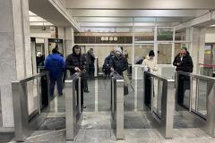 Екатеринбуржцы пожаловались на ужасный запах в метро