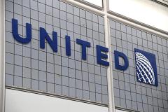 Пассажир United Airlines получил сотрясение из-за инцидента в самолете