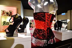 В УФАС завели дело из-за рекламы интим-салона на борту автобуса в Екатеринбурге