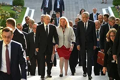 Экс-глава МИД Австрии Кнайсль покинула страну из-за угроз убийством