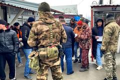 Екатеринбургские силовики устроили рейд на мигрантов во время Ураза-байрама