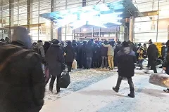 Аэропорт Кольцово возобновил работу — бомбу не нашли