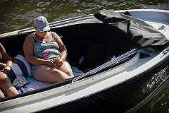 В Европе стартовали продажи купальников буркини (ФОТО)