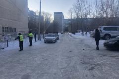 Девочка попала под машину возле школы в Екатеринбурге