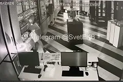 Салон связи «Мотив» ограблен на улице Вайнера в Екатеринбурге (ВИДЕО)