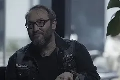 Уроженец Екатеринбурга Михаил Козырев* признался пранкерам, что советует артистам донатить ВСУ