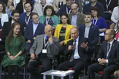 Путин заявил, что иностранные фонды «шарят» по российским школам