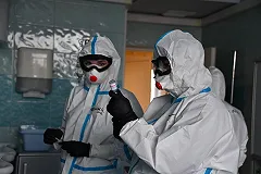 Роспотребнадзор заявил, что даже исцелившиеся от COVID-19 пациенты остаются его переносчиками