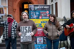 Деятели культуры Франции попросили президента дать убежище Ассанжу и Сноудену