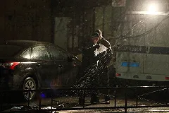 Девушку, найденную под окнами высотки, могли довести до самоубийства