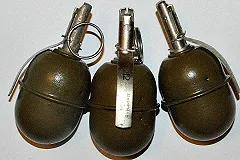 На Уралмаше у подъезда жилого дома взорвалась боевая граната