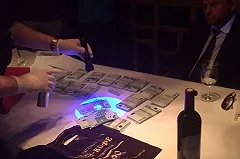 «Новая газета»: Белых не открывал в ресторане пакет с деньгами