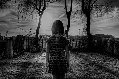 В Екатеринбурге ищут мужчину, который приставал к ребёнку