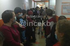 «Отвратительное отношение»: в детской больнице на Минометчиков образовалась огромная очередь