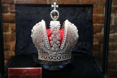 Точную копию короны Российской империи привезли в Екатеринбург